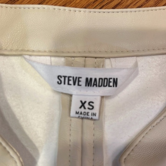 Steve Madden Woman’s Faux Leather Short Sleeve Size XS - Picture 3 of 5